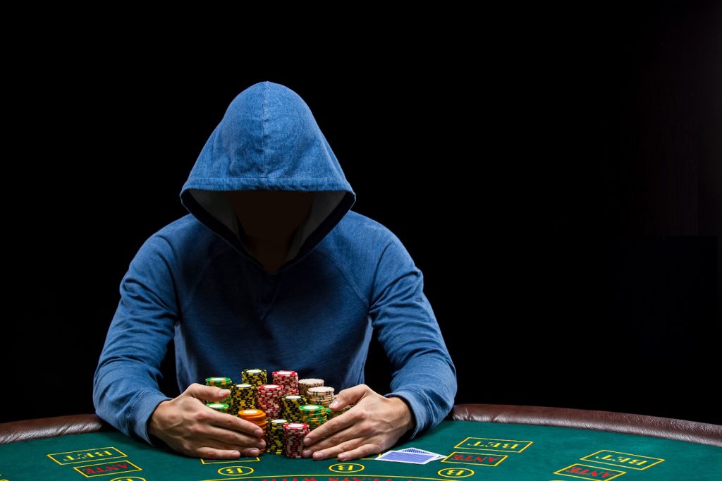 Poker Pursuit strategy: How to win?